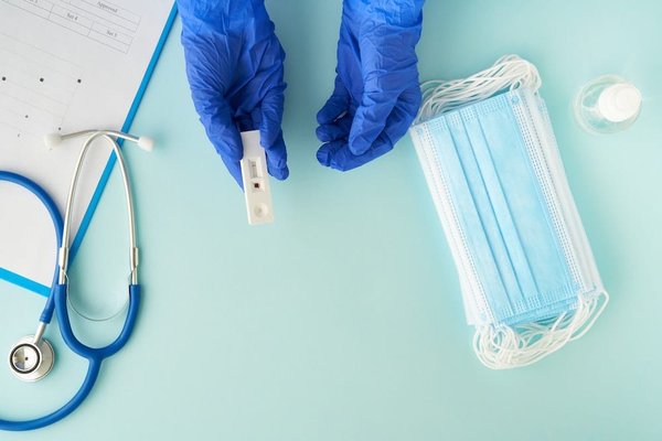 Quelles astuces pour cuisiner rapidement des repas sains et équilibrés ?